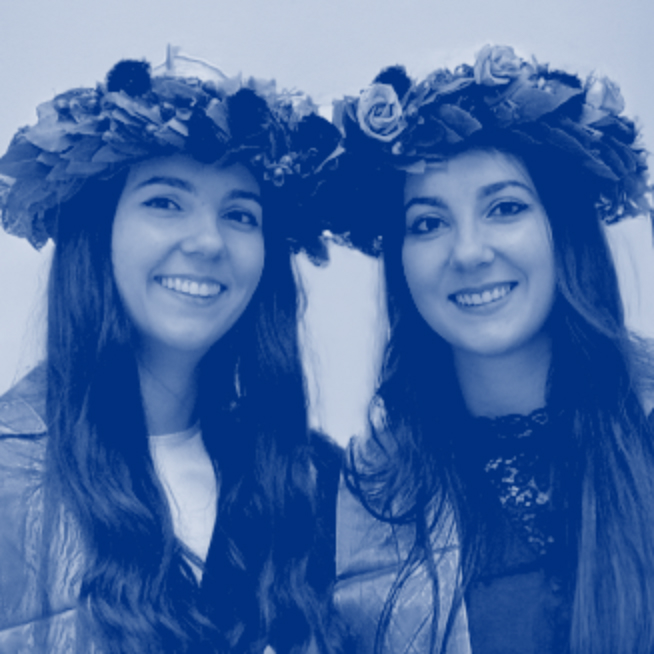 Erica e Ludovica Sanfilippo ritratte insieme